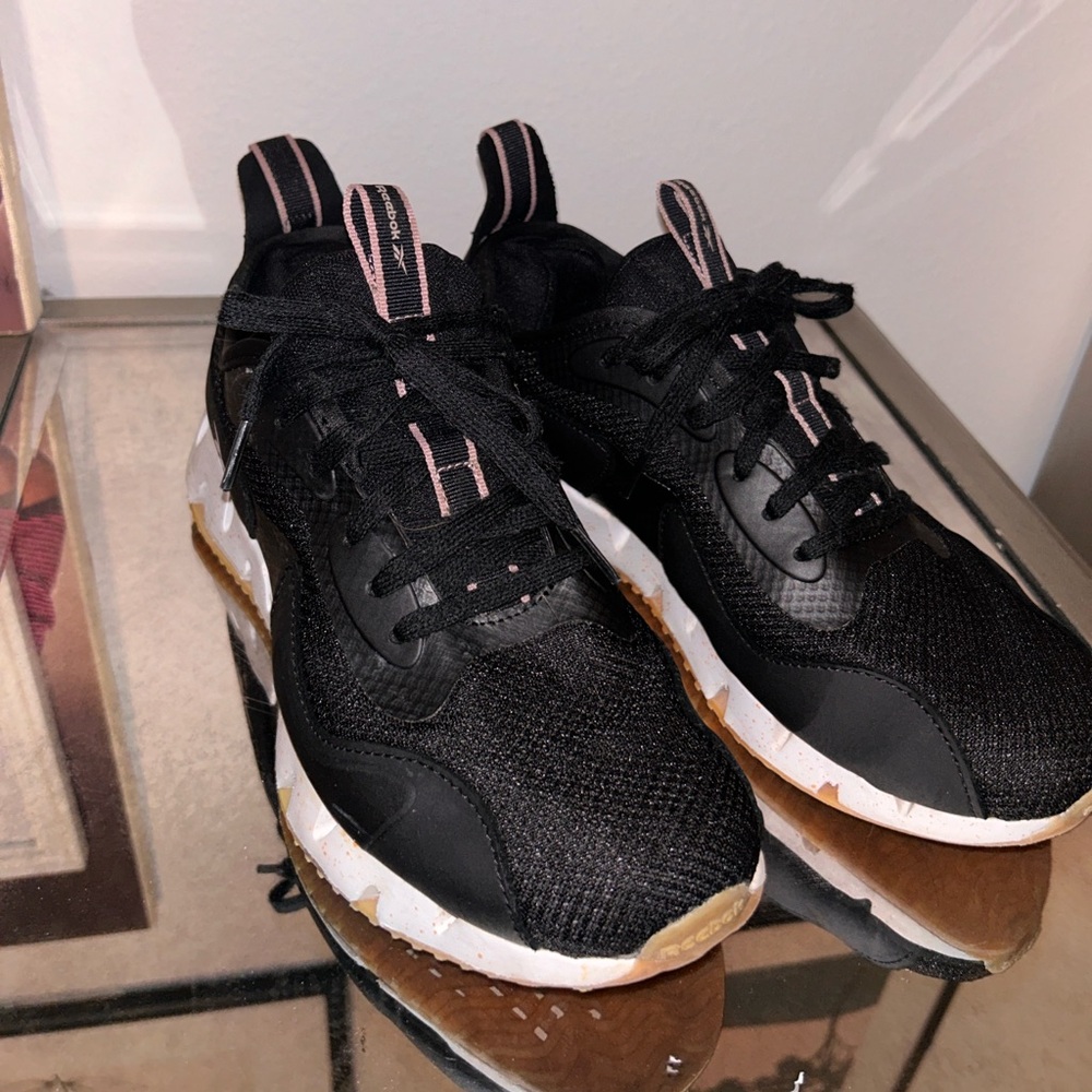 reebok zig tech women’s size 10 pink white black